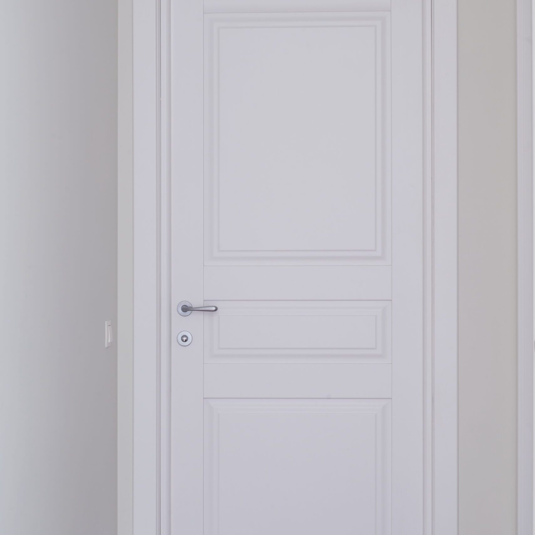Closed white interior paint door in home interior.